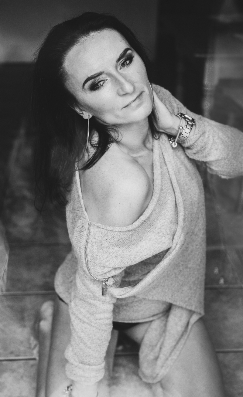 Monika, sensual photo session