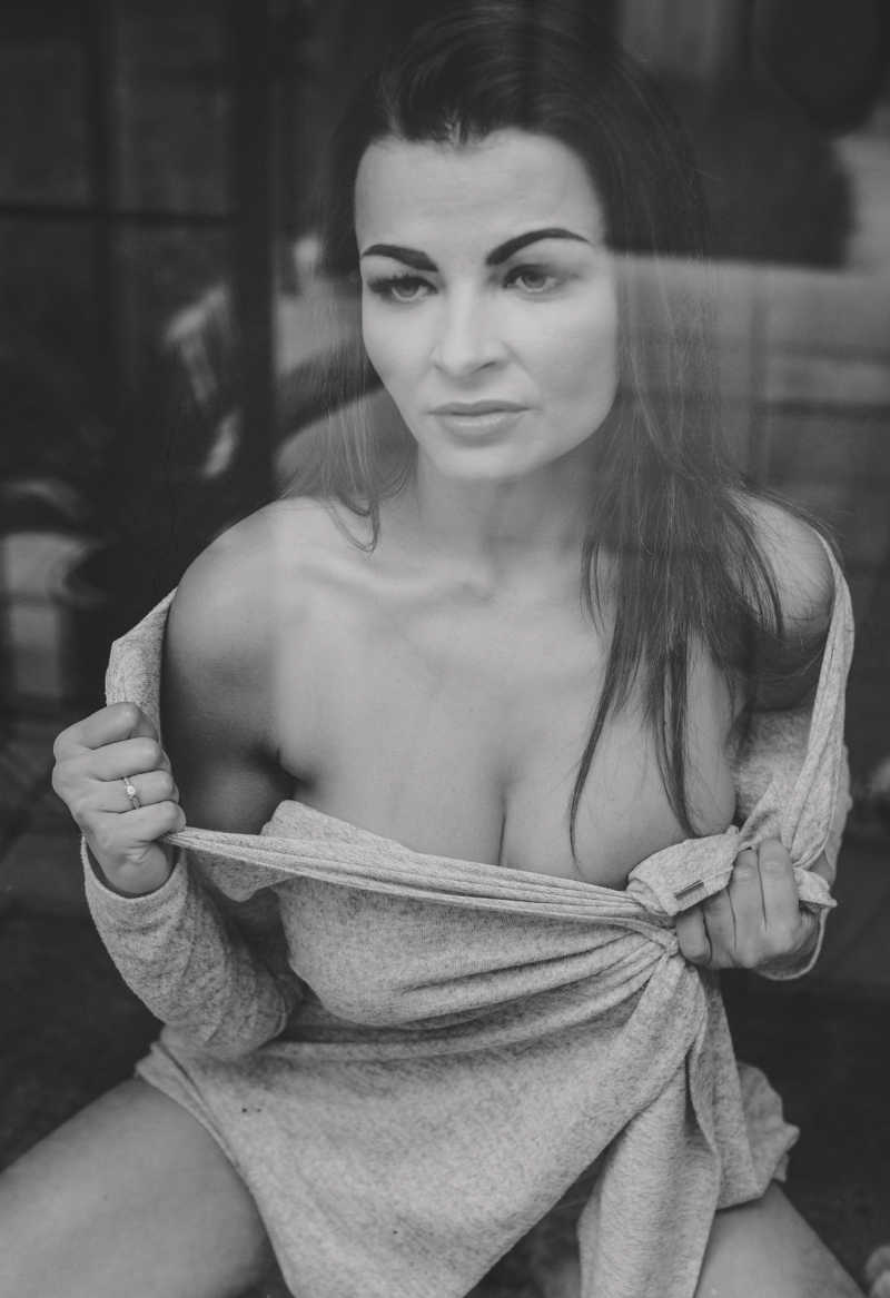 Beautiful Ewa and her sensual photo session , hen party